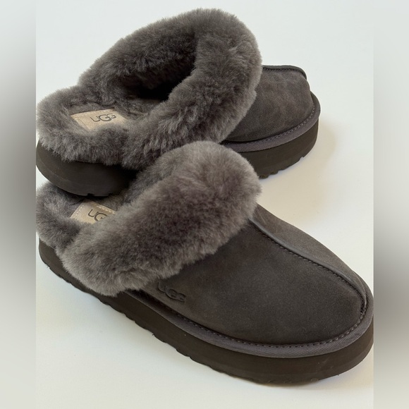 UGG Women's Disquette Clogs Suede & Sheepskin Sz8 (New without box) - Picture 1 of 6
